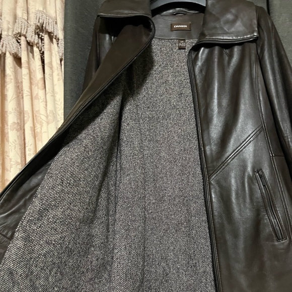 EUC. DANIER LEATHER WINTER/FALL COAT - Picture 4 of 6